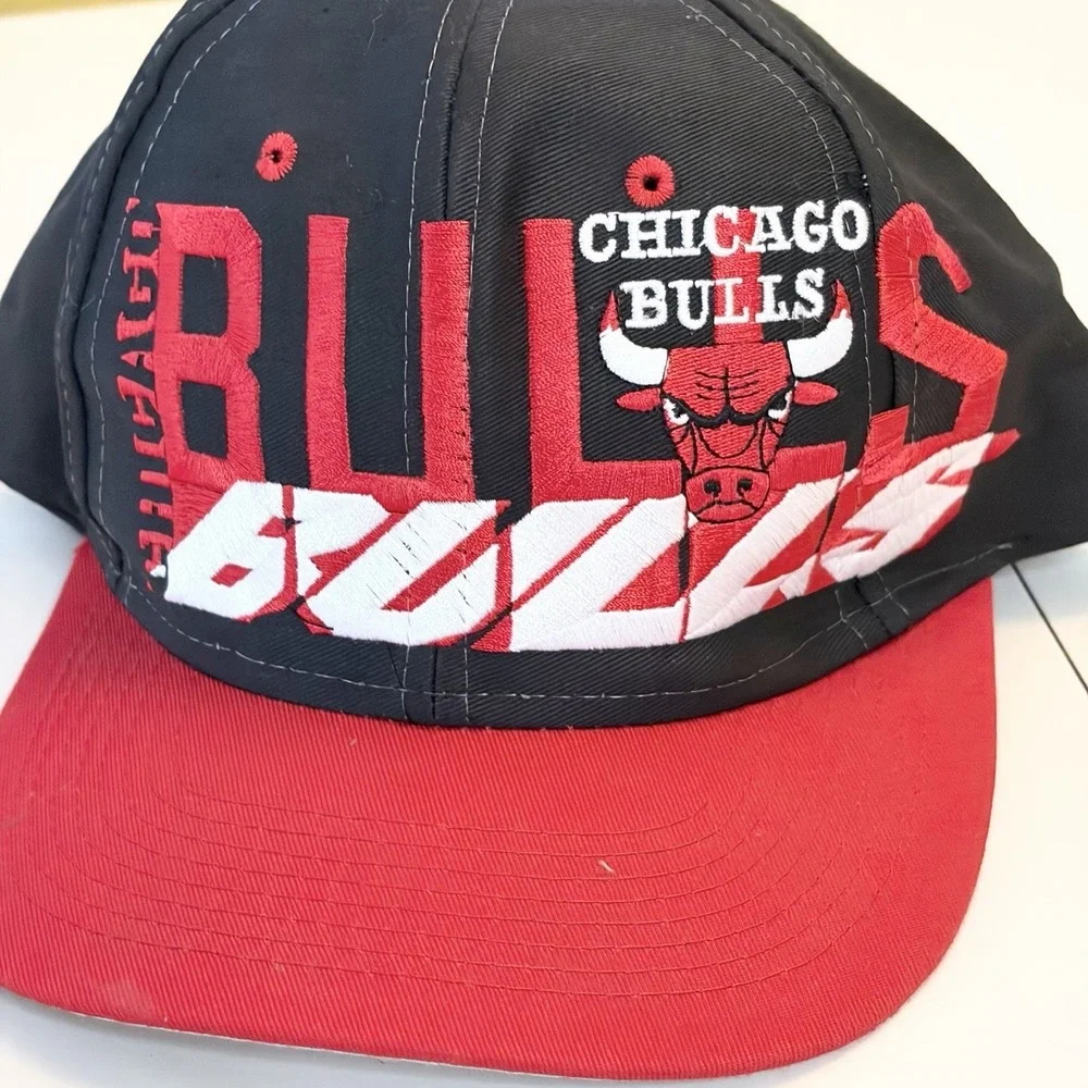 Vintage - Rare 90's Chicago Bulls Spellout SnapBack Hat Y2K NBA Logo 7 OS